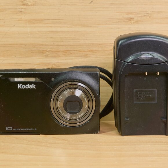 Vintage Kodak EasyShare M1033 Digital Camera / 10 MP / Black / READ Description! - Picture 2 of 12